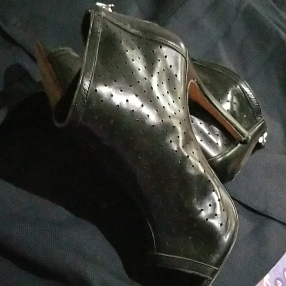 Use - Picture 3 of 3